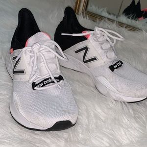 New balance tennis shoes